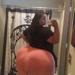 bbwpears:  #thickasstuesday #bbwpears #80inchesplus ðŸðŸ