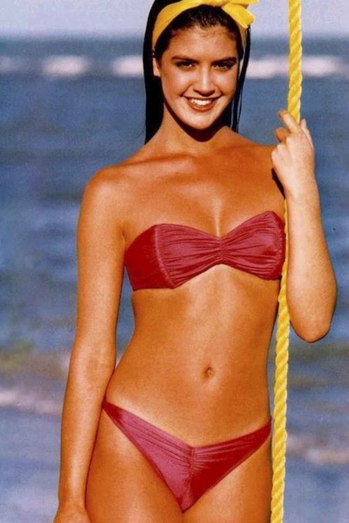 captain-kampari:Phoebe Cates