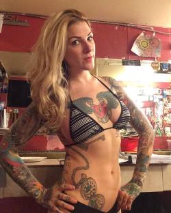 stripper-locker-room:  larkpdx