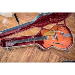 deebeeus: A lovely clean 1964 #Gretsch #6120 spotted at @folkwaymusic,
