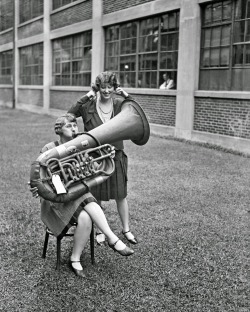 back-then:Tuba girls⁣1928⁣⁣Source: Harris & Ewing /