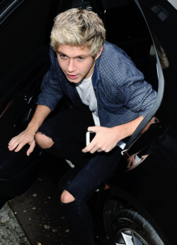 lustsniall-deactivated20160417:  Niall arrives to Sarm Studios