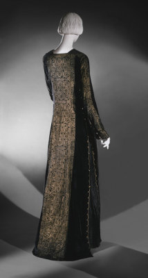 omgthatdress:  DressMariano Fortuny, 1930The Philadelphia Museum