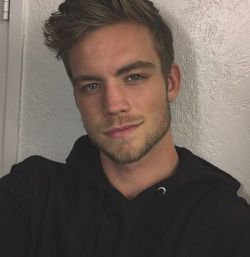 celebsland:  fuckyoustevenpena:  michaelanp:Dustin McNeer playing