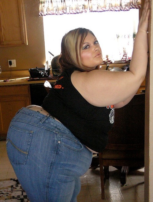 subtlefeeder:  The way jeans SHOULD fit!