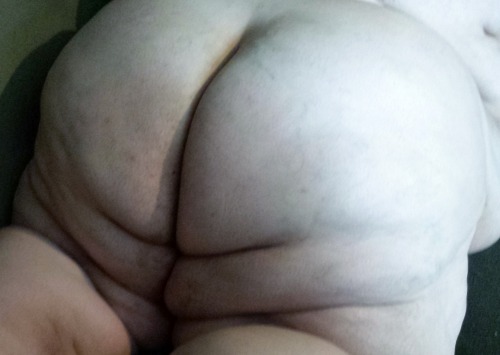 beautifulchubs:  What an amazing submission. THANKS BIGDOG!   Love it when butts get so big they start getting rolls underneath them