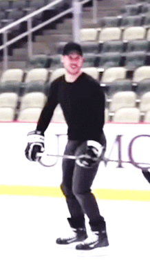hazel3017:Remember that time Sidney Crosby wore skinny jeans
