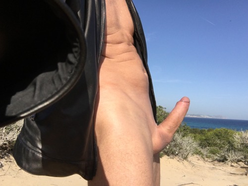 It`s nice cruising around with a stiff, erected cock… waiting for other horny cocks !!!