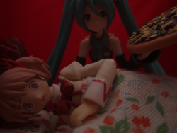 dem-screwholes:  “Have you heard of Hatsune Miku?” 