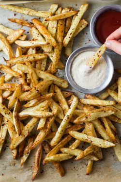 verticalfood: Rosemary Fries with Roasted Garlic Dip  Fries are