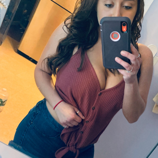 tittysalads:SOMEBODY out there gonna love my ass.  I love all