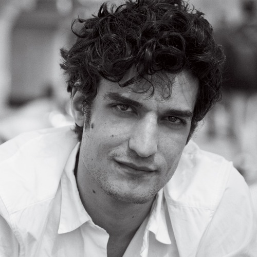 famousnudenaked:  Louis Garrel Frontal Nude in Dans Paris (2006) 