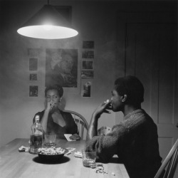 grupaok:Carrie Mae Weems, Untitled (Man Smoking/Malcolm X),
