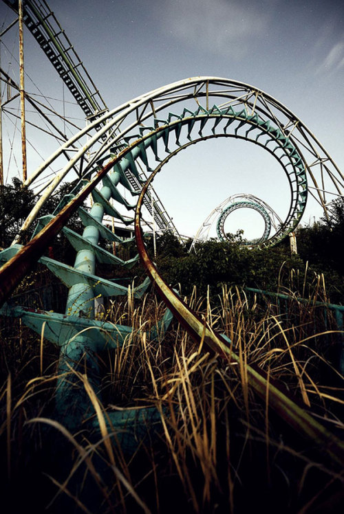 hahamagartconnect:  ABANDONED AMUSEMENT PARKS I cannot stop surfing through these haunting Francesco Mugnai pictures. His photo series on abandoned amusement parks brings chills to my body as thrilling as the excitement I can recall back from visiting