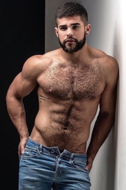 musclebears-men-at-large:Karlitos Amarilla