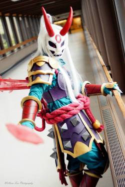 cosplayblog:  Blood Moon Kalista from League of Legends   Cosplayer: