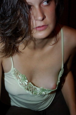 More nip slips and pussy slips pics at http://pussyslip.tumblr.com/