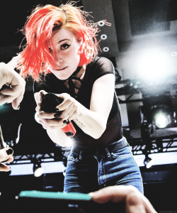 escaperooute:  Hayley at Hilton Play Concert [23.02.15 - New