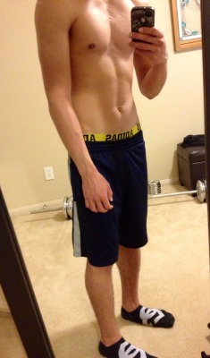 skatersoxandsex:  brosinsocks:  someone workout with my skinny