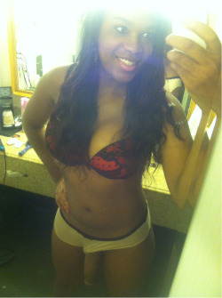 blackshemalepornxxx:  She’s pretty fine right? And you want