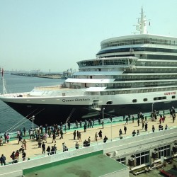 dperrin:  Queen Elizabeth, Kobe port (at 神戸ポートターミナル