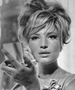 Monica Vitti (1931)Catherine Deneuve (1943)Grace Kelly (1929-1982)Liv