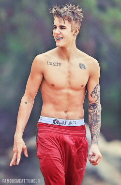 famousmeat:  Shirtless Justin Bieber bulges on the beach with