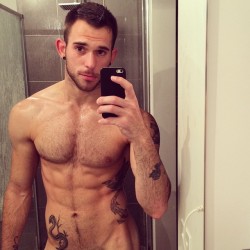 hotguysandvids:  instaguys:  Guys with iPhones Source: gwip.me