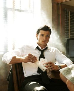 alekzmx:  Handsome Tom Welling