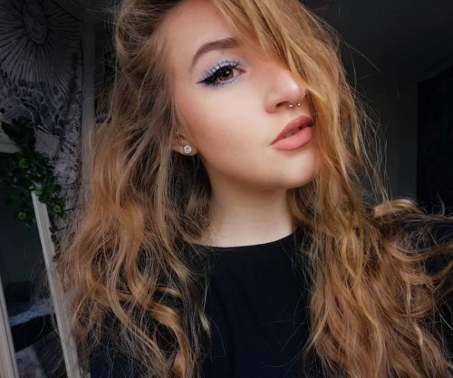 iridescent-adolescent:  I actually love myself with curly hair??->