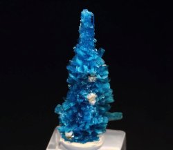 unearthedgemstones:  Christmas in August? A neon blue pentagonite