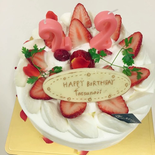 @suga_kenta1019We were able to celebrate Tatsunariâ€™s birthday in the company!In this company, a lot of people had their birthdays celebrated, including me *laughs*I like it because every time we get to unwind ðŸ˜ŠTatsunari. Letâ€™s further improve toget