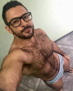 daddy-dave-smith:Sexy nerdy….. GRRRRRR that fur, & flashing