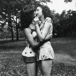 vintagegal:  Affectionate gals c.1946