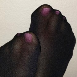 herhosiery:  A close up of my toes for all the toe lovers! #pantyhose