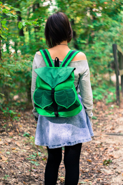 silencingthedrums:  frozencrafts:   LeaflingBags I have one of their bags and oh my gosh do I want another one. Or two. Or twenty. They’re so pretty ♥   Also wraisedbywolves