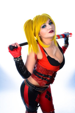 ratemycosplaynet:  A collage of Harley Quinn shots by New Life