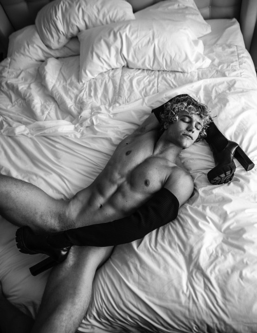 vogueman:  Owen Lindberg photographed by Frederic Monceau