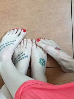 happy-feet-814:  Vicky and Olivea!!