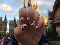 Rose gold nails for disney 🏰omg i cant believe it was 45 degrees
