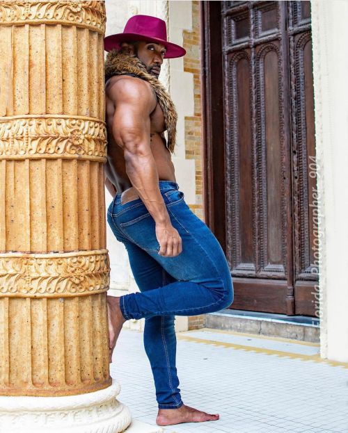 fordmodel26:  HAPPY BIRTHDAY 🍾🎊🎉🎈🎂🎁Derrick