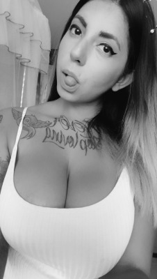 pussyconnoisseur6996:Busty & Tatted Webcam Chick 
