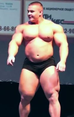 ​Alexey Lesukov - Very off season guest posing