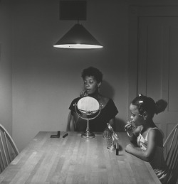 grupaok:  Carrie Mae Weems, Untitled (Kitchen Table Series),