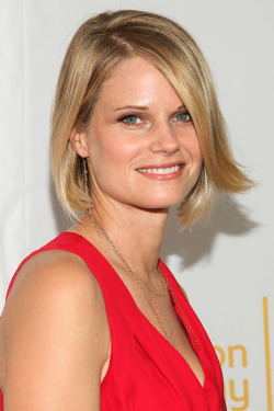 superbounduniverse: frenchblazer: Joelle Carter in distress in “Justified”