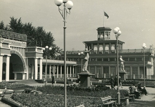sovietpostcards:  River terminal in Kuibyshev (Samara), 1955