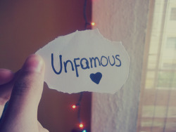 vivimos-en-un-infierno:  Reblog los unfamous<3 