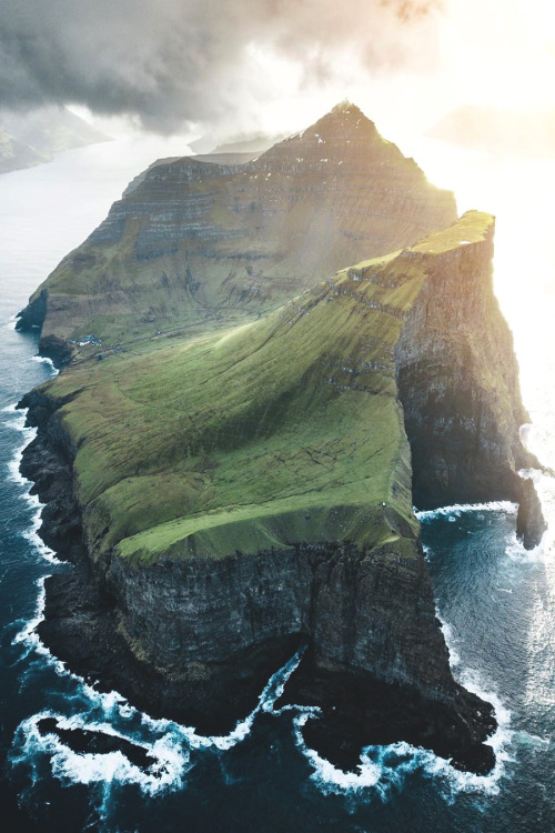 lsleofskye:    Kalsø is an Island in the north-east of the Faroe