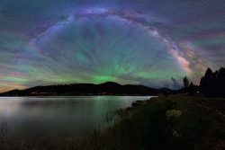 nubbsgalore:   the colours rippling through these night skies