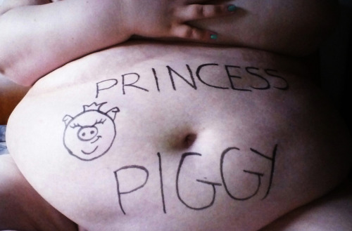 feedee-princess:  porcelainbbw:  bf drew on my belly<3  i want this relationship :( 